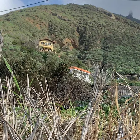 Casa Amarilla De Playa Benijo