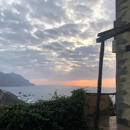 Casa Amarilla De Playa Benijo * Almaciga